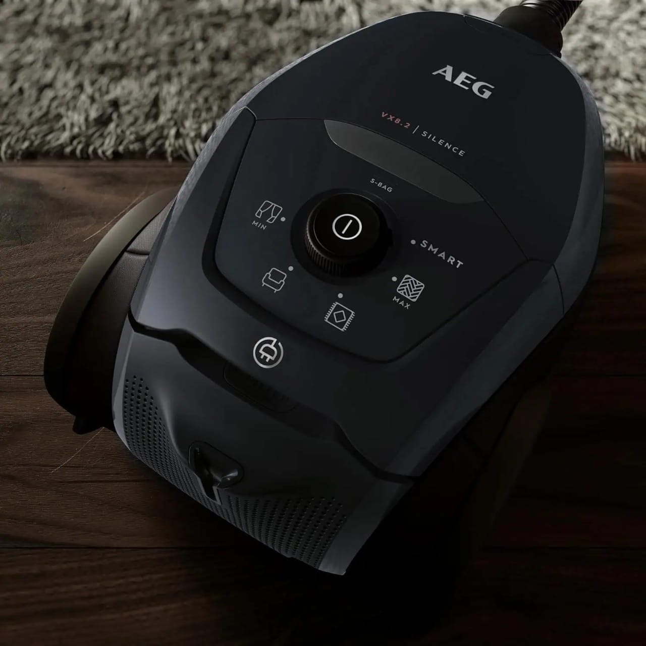 جاروبرقی آاگ مدل AEG VX82-1-2ST